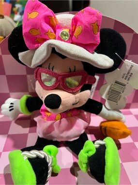 Disney plush collection Minnie, Pluto, 101 Dalmatians. They have tags